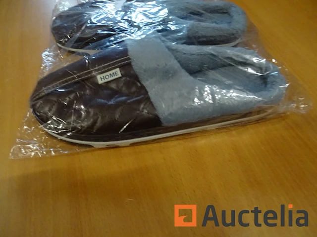Paar pantoffels maat 42-43 - afbeelding 1 van  3