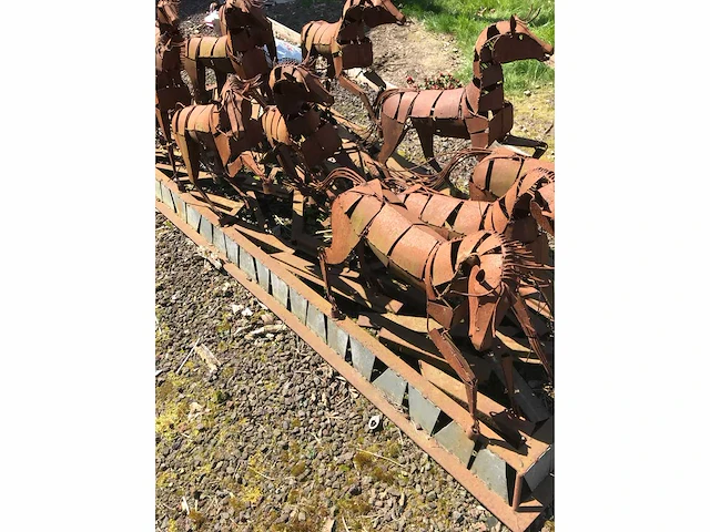 Paarden in cortenstaal - afbeelding 3 van  8