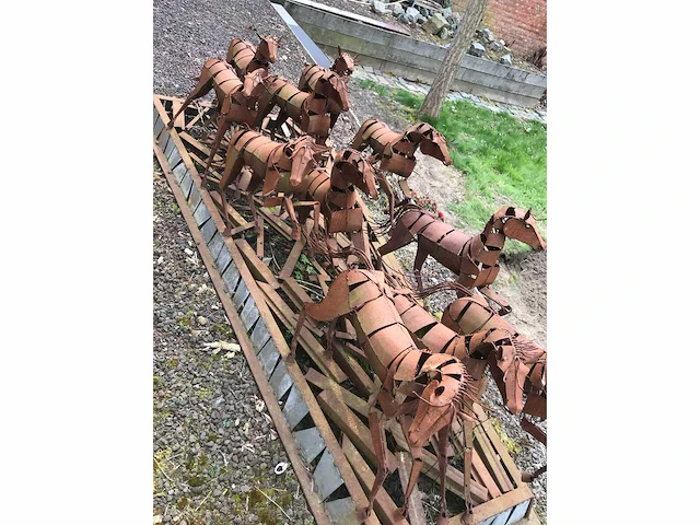 Paarden in cortenstaal - afbeelding 5 van  8