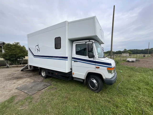 Paardenvrachtwagen mercedes-benz, 2000 - afbeelding 1 van  37