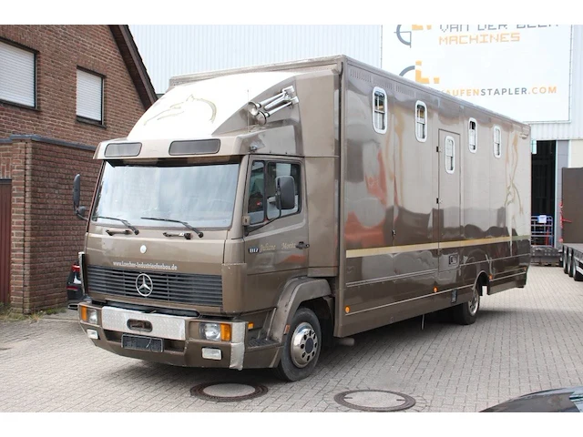 Paardenvrachtwagen mercedes-benz 817 diesel (marge) - afbeelding 1 van  1