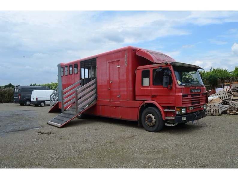 Paardenvrachtwagen scania
