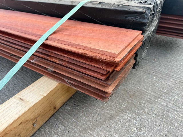 Padouk - padouk tand en groef gevelplank kops vertand (41x) - afbeelding 2 van  4