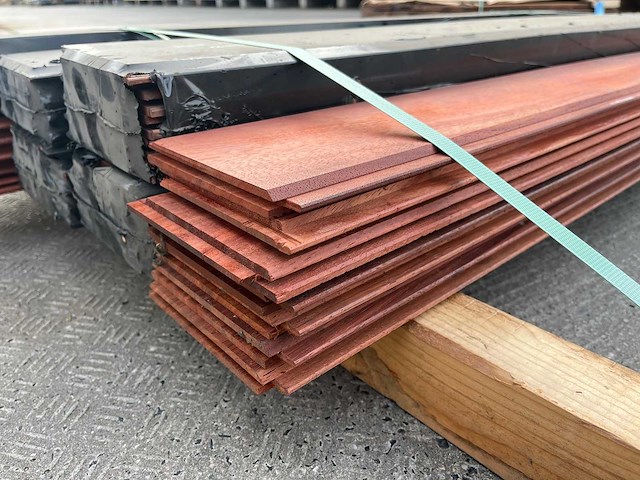 Padouk - padouk tand en groef gevelplank kops vertand (41x) - afbeelding 3 van  4