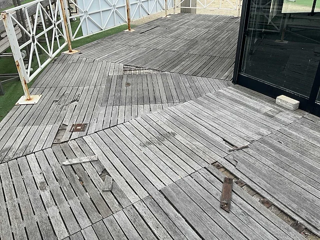 Pagodetent met vaste wanden en houten vloer - afbeelding 10 van  38