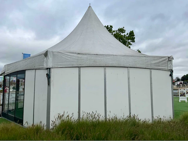 Pagodetent met vaste wanden en houten vloer - afbeelding 35 van  38