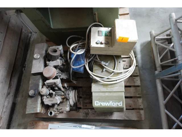Palet met motoren - afbeelding 1 van  12
