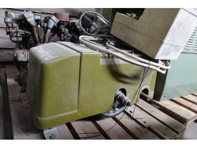 Palet met motoren - afbeelding 6 van  12