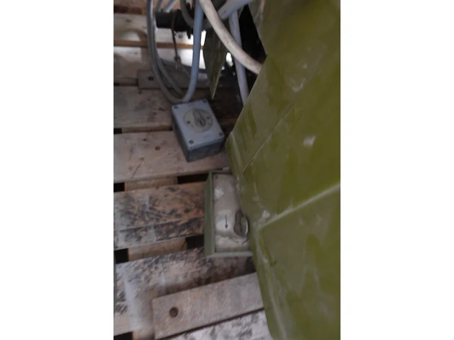 Palet met motoren - afbeelding 8 van  12