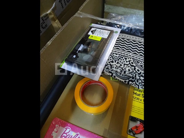 Palet met nieuwe items - afbeelding 17 van  18