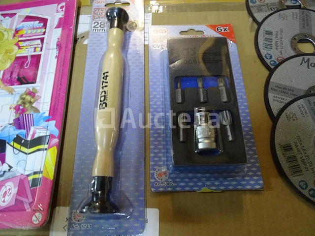 Palet met nieuwe items - afbeelding 2 van  18