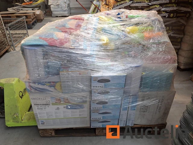 Palet met poolitems - afbeelding 2 van  6