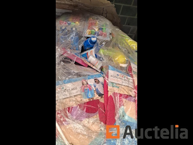Palet met poolitems - afbeelding 6 van  6