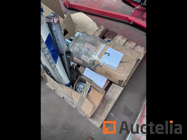 Pallet 3 - ruitenwisser + gloeibougie + spoel - afbeelding 1 van  4