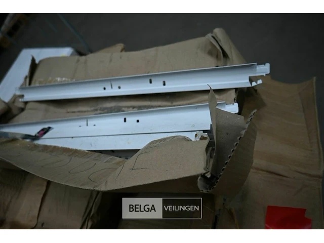 Pallet accd hold down clip + onderdelen - afbeelding 1 van  4