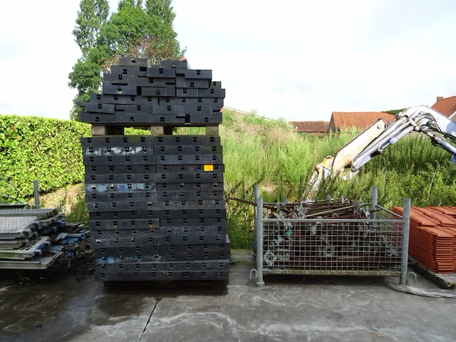 Pallet bekistingspanelen + galva houder met toebehoren - afbeelding 1 van  6