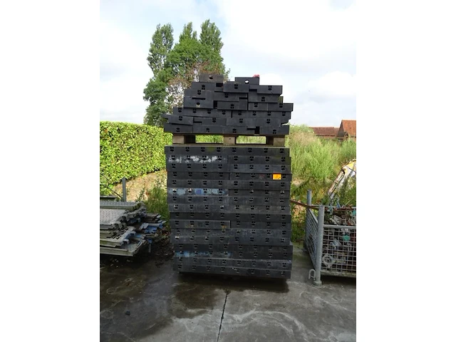 Pallet bekistingspanelen + galva houder met toebehoren - afbeelding 2 van  6