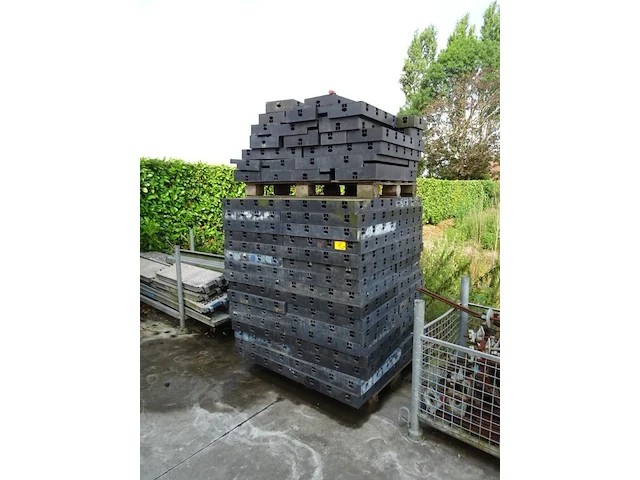 Pallet bekistingspanelen + galva houder met toebehoren - afbeelding 3 van  6