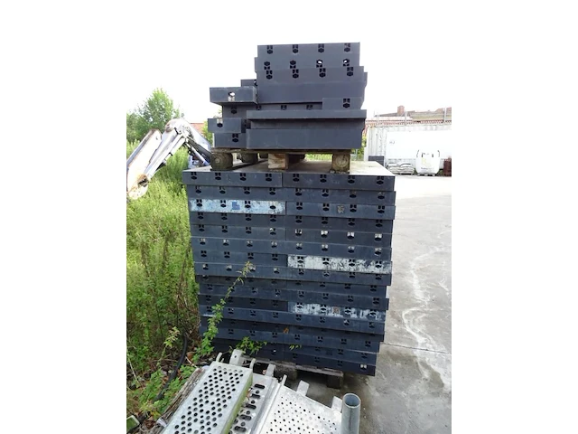 Pallet bekistingspanelen + galva houder met toebehoren - afbeelding 4 van  6