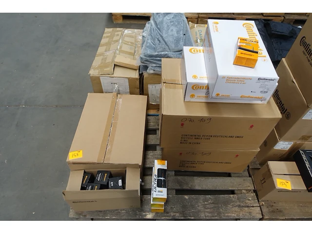 Pallet binnen en buitenbanden continental - afbeelding 1 van  5
