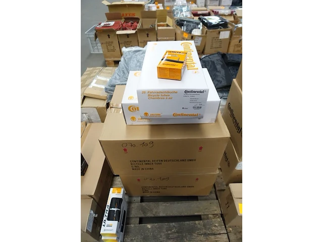 Pallet binnen en buitenbanden continental - afbeelding 4 van  5