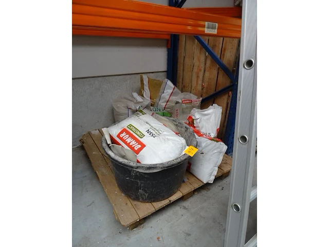 Pallet bouwmaterialen - afbeelding 1 van  3