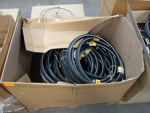 Pallet buitenbanden continental - afbeelding 1 van  2