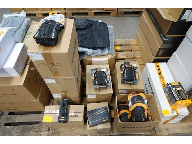 Pallet buitenbanden continental - afbeelding 1 van  8
