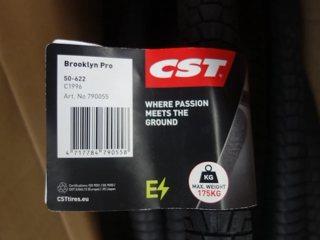 Pallet buitenbanden cst - afbeelding 3 van  5