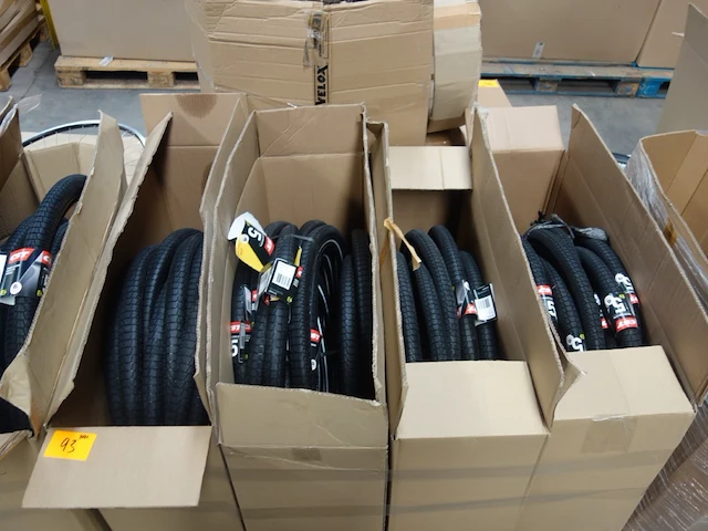 Pallet buitenbanden cst - afbeelding 1 van  5