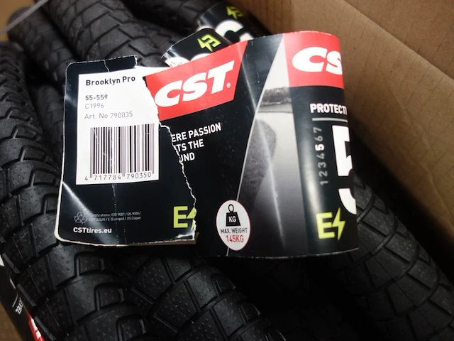 Pallet buitenbanden cst - afbeelding 2 van  5