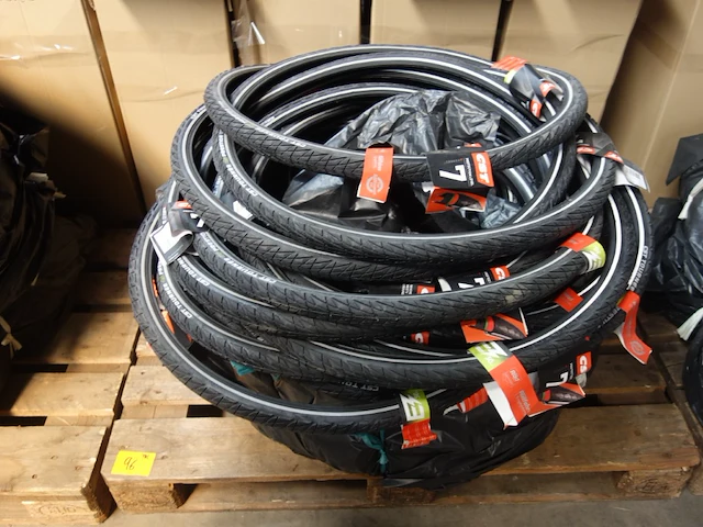Pallet buitenbanden cst - afbeelding 1 van  2