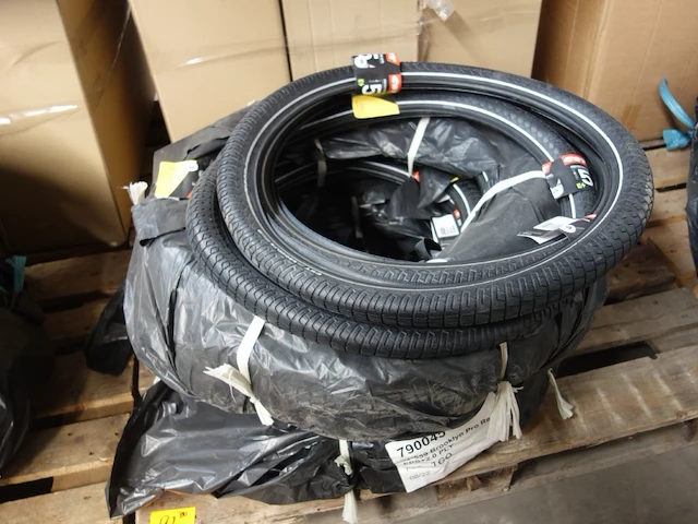 Pallet buitenbanden cst - afbeelding 1 van  2