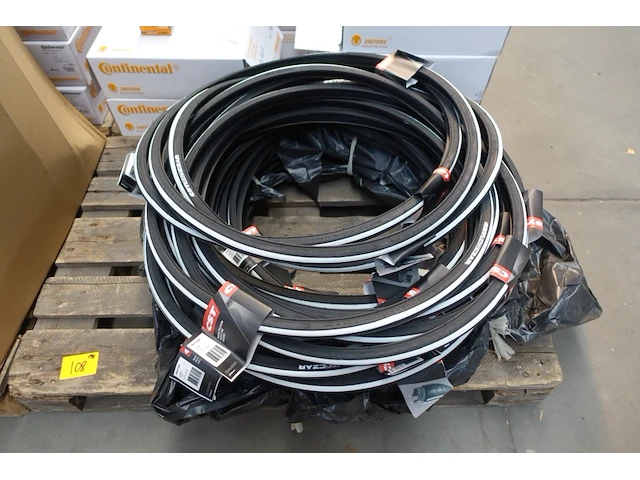 Pallet buitenbanden cst - afbeelding 2 van  3