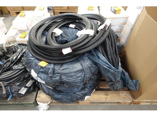 Pallet buitenbanden kenda - afbeelding 1 van  3