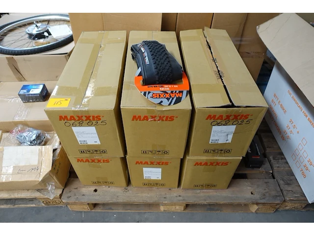 Pallet buitenbanden maxxis - afbeelding 1 van  3