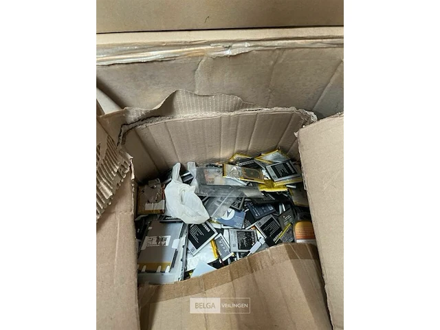 Pallet bureelmateriaal, beeldjes, batterijen - afbeelding 4 van  6