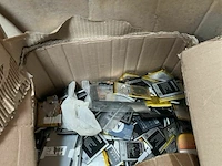 Pallet bureelmateriaal, beeldjes, batterijen - afbeelding 4 van  6