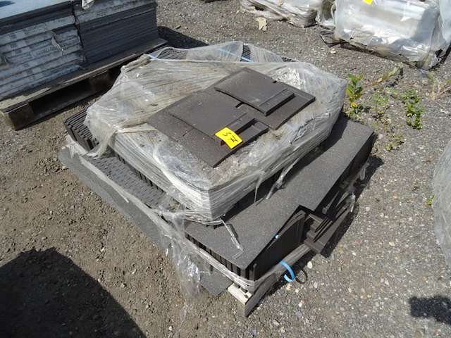 Pallet dakpannen koramic - afbeelding 1 van  3