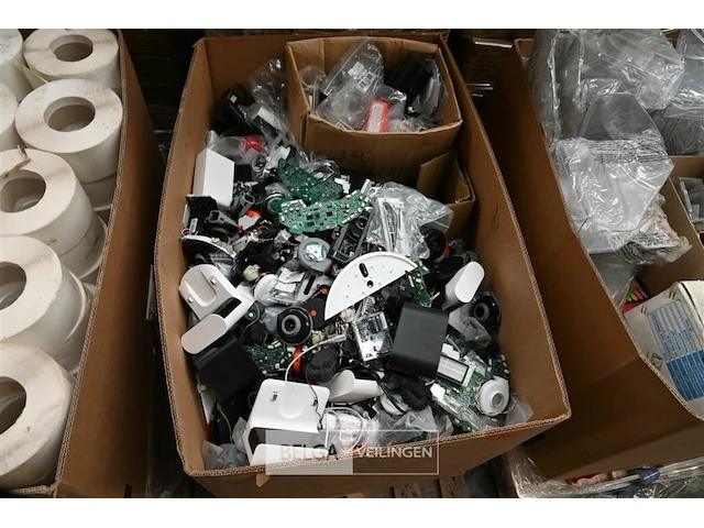 Pallet div onderdelen voor robotstofzuiger - afbeelding 1 van  1