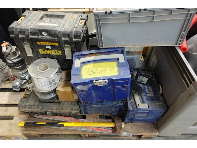 Pallet div werkkoffers - afbeelding 1 van  6