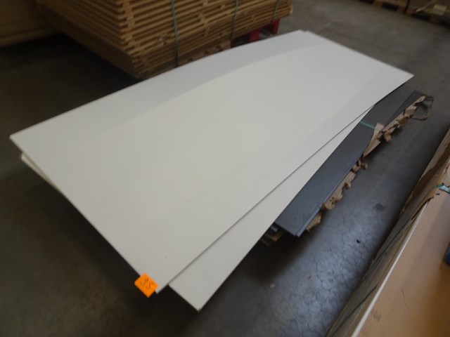 Pallet divers houten platen - afbeelding 2 van  4