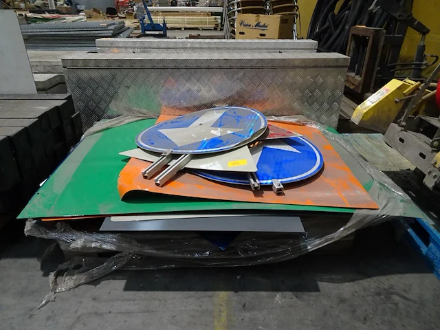Pallet divers metaal - afbeelding 1 van  2