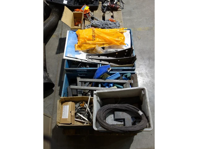 Pallet divers toebehoren metaalbewerking - afbeelding 1 van  7