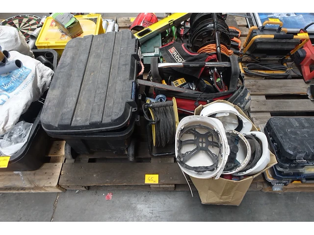 Pallet divers werkmateriaal - afbeelding 1 van  5