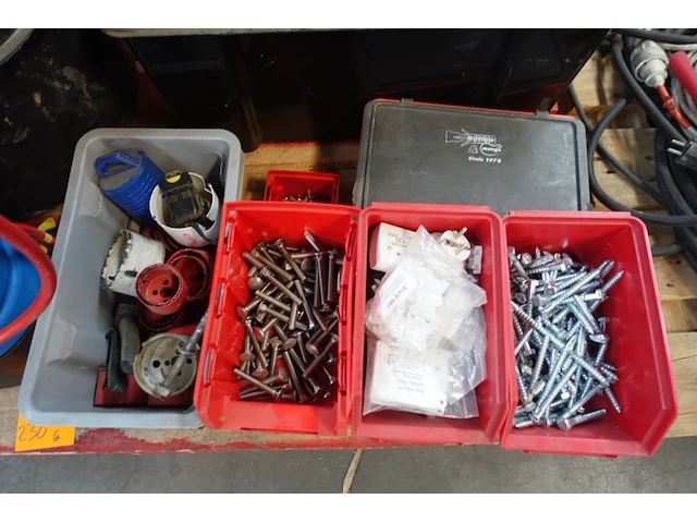 Pallet divers werkmateriaal - afbeelding 2 van  5