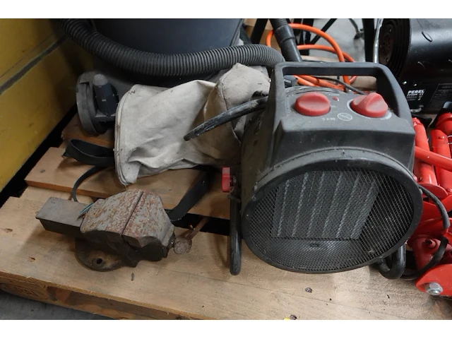Pallet divers werkmateriaal - afbeelding 2 van  5