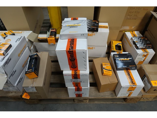 Pallet diverse banden continental - afbeelding 1 van  9
