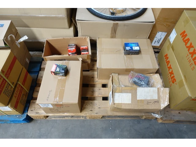 Pallet diverse banden - afbeelding 5 van  26