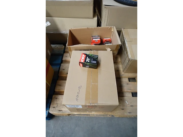 Pallet diverse banden - afbeelding 15 van  26
